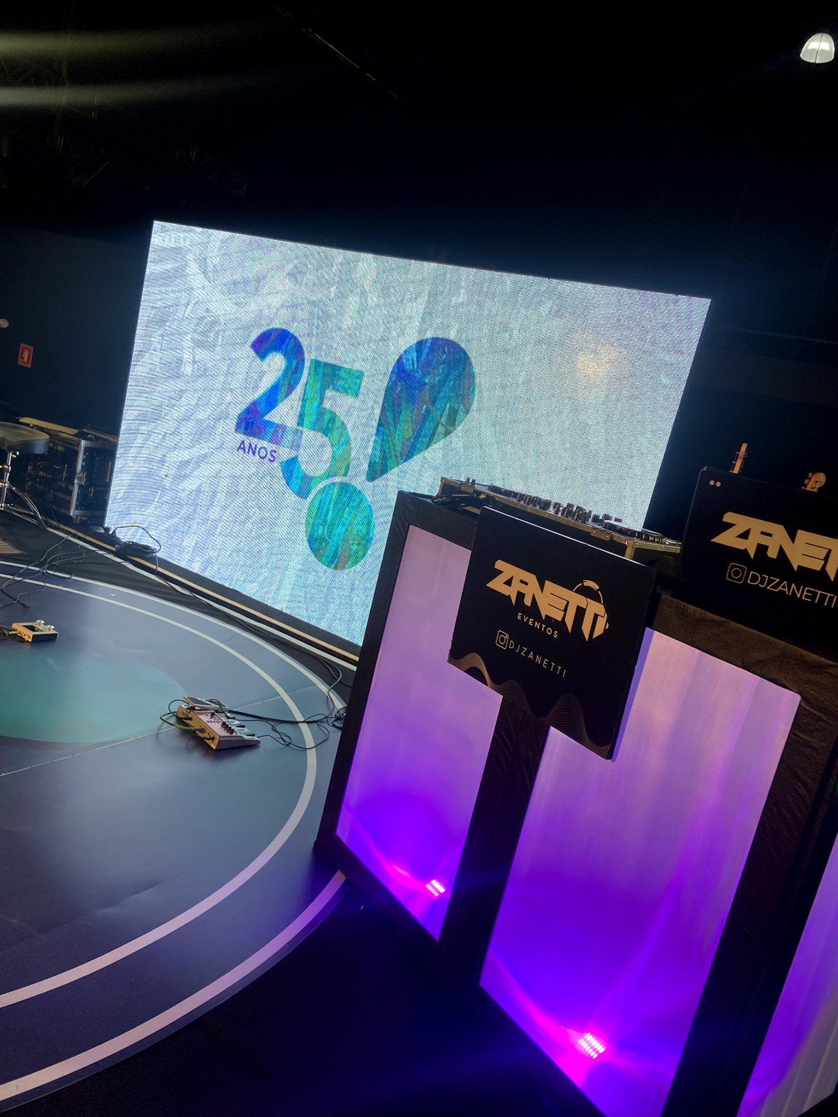 Setup Zanetti Eventos — palco com painel de LED